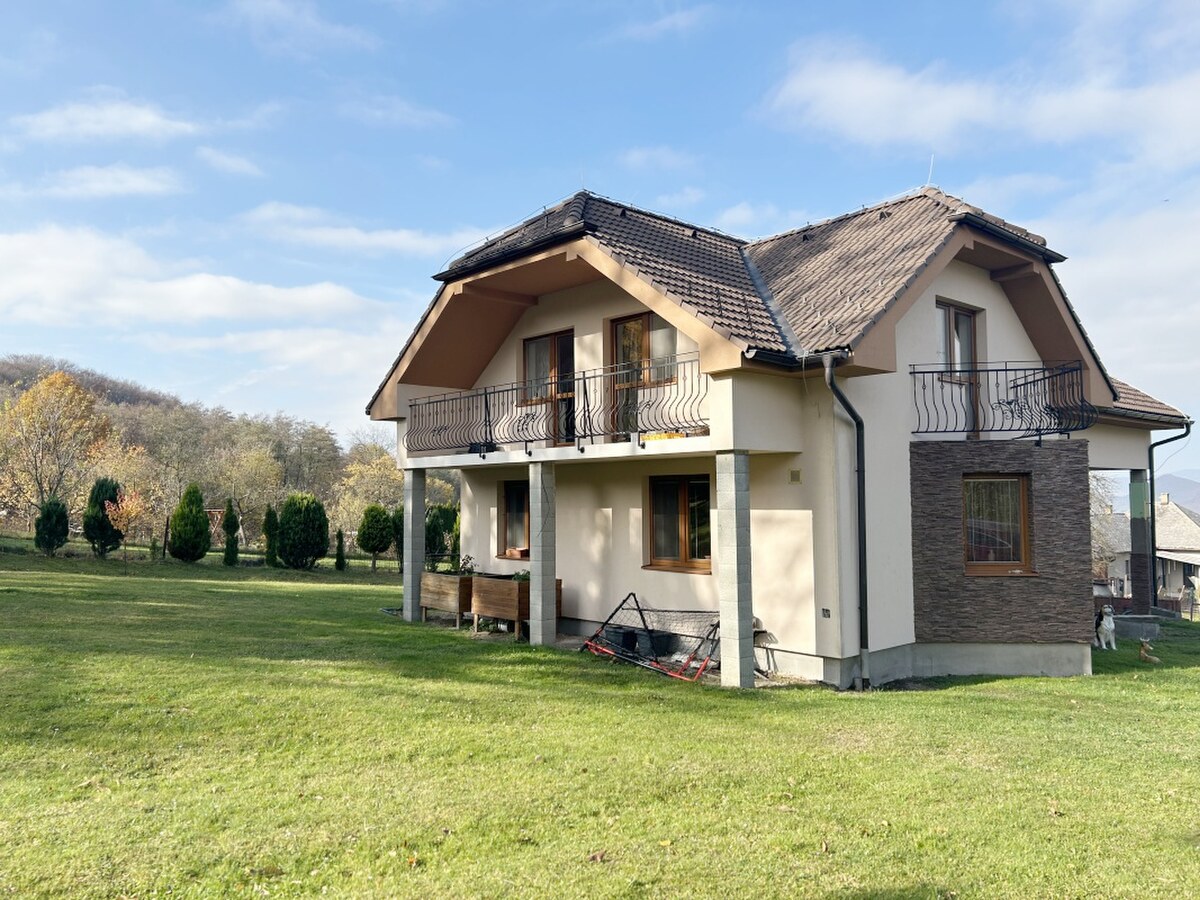 Znížená cena ! 5- IZBOVÝ RODINNÝ DOM ,1354 m2, OKRUŽNÁ, OKR.PREŠOV — foto 2