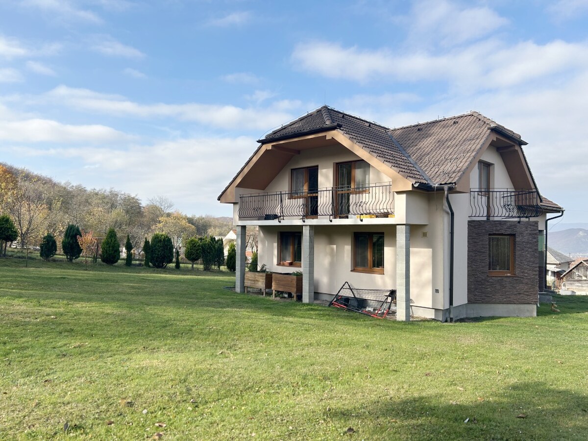 Znížená cena ! 5- IZBOVÝ RODINNÝ DOM ,1354 m2, OKRUŽNÁ, OKR.PREŠOV — foto 3