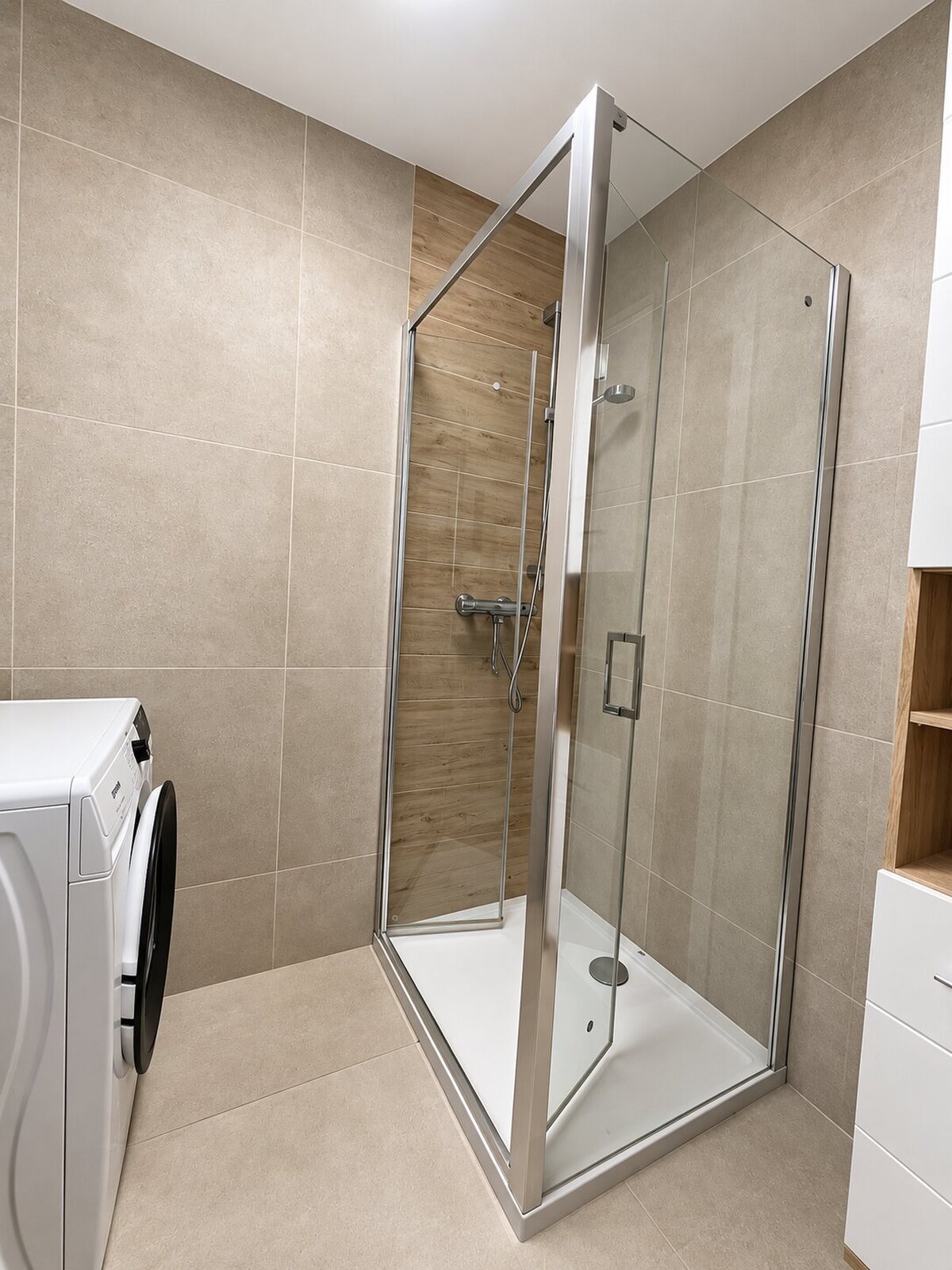 PRENÁJOM | Moderný 2-izbový byt s balkónom a parkovaním – SL — foto 9