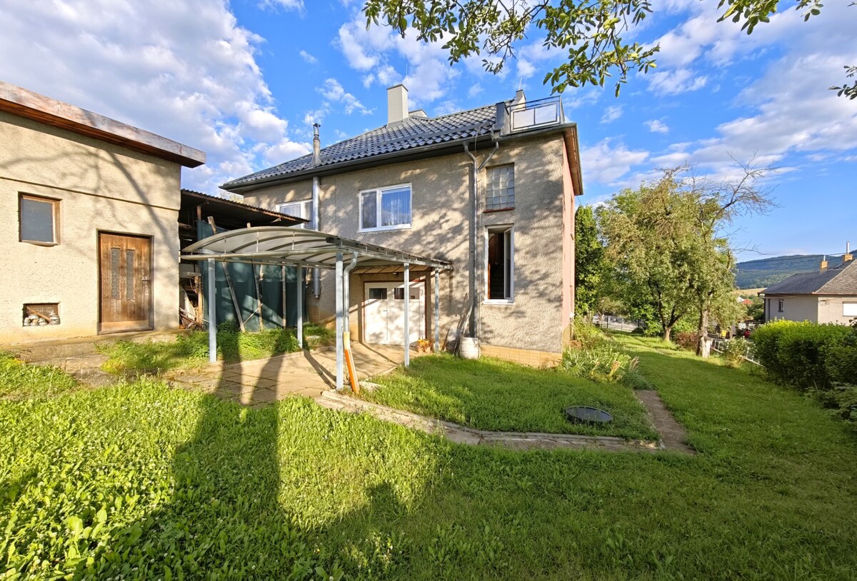 RODINNÝ DOM S VEĽKÝM POZEMKOM V OBCI TULČÍK, 2102 m2 — foto 11