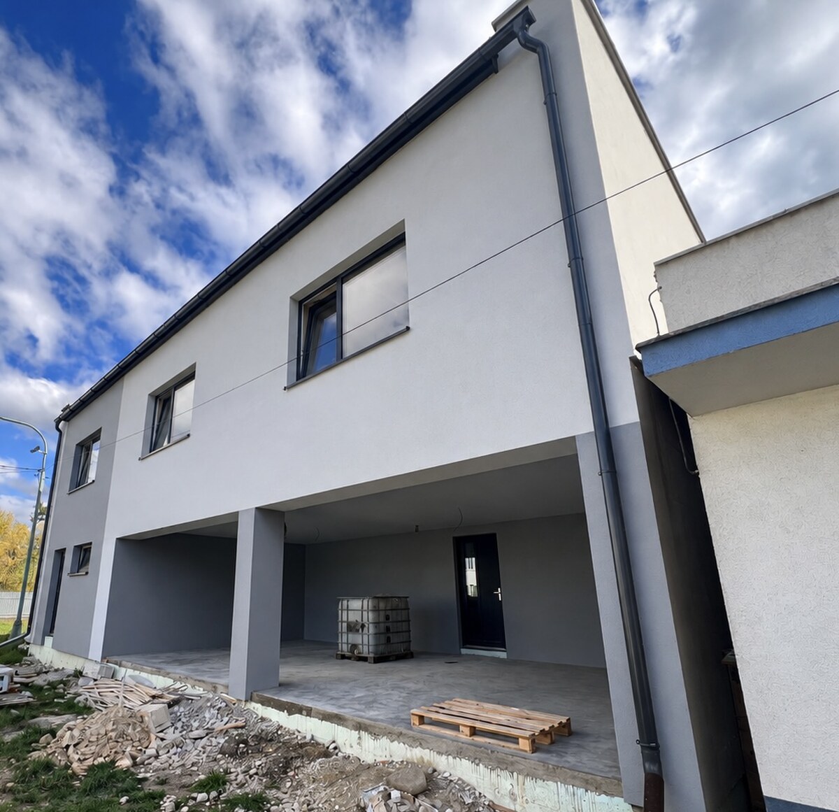 Znížená cena | Nová 2-podlažná administratívno-obchodná budova