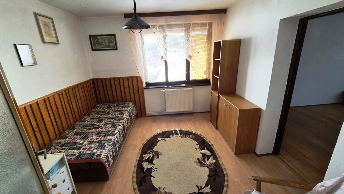 2 PODLAŽNÝ RODINNÝ DOM S PRÍSTAVBOU, 1064m2, JARABINA; — foto 11