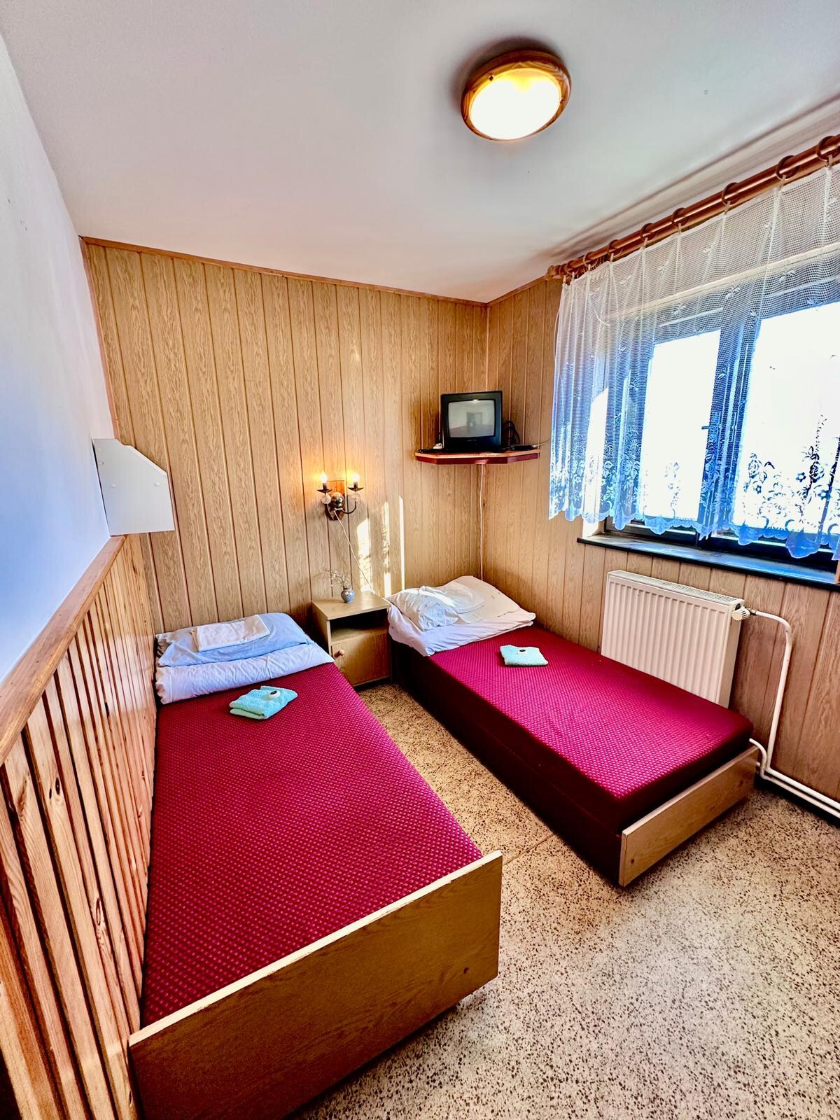 2 PODLAŽNÝ RODINNÝ DOM S PRÍSTAVBOU, 1064m2, JARABINA; — foto 18