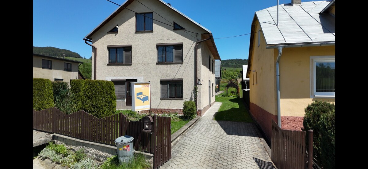 2 PODLAŽNÝ RODINNÝ DOM S PRÍSTAVBOU, 1064m2, JARABINA; — foto 2