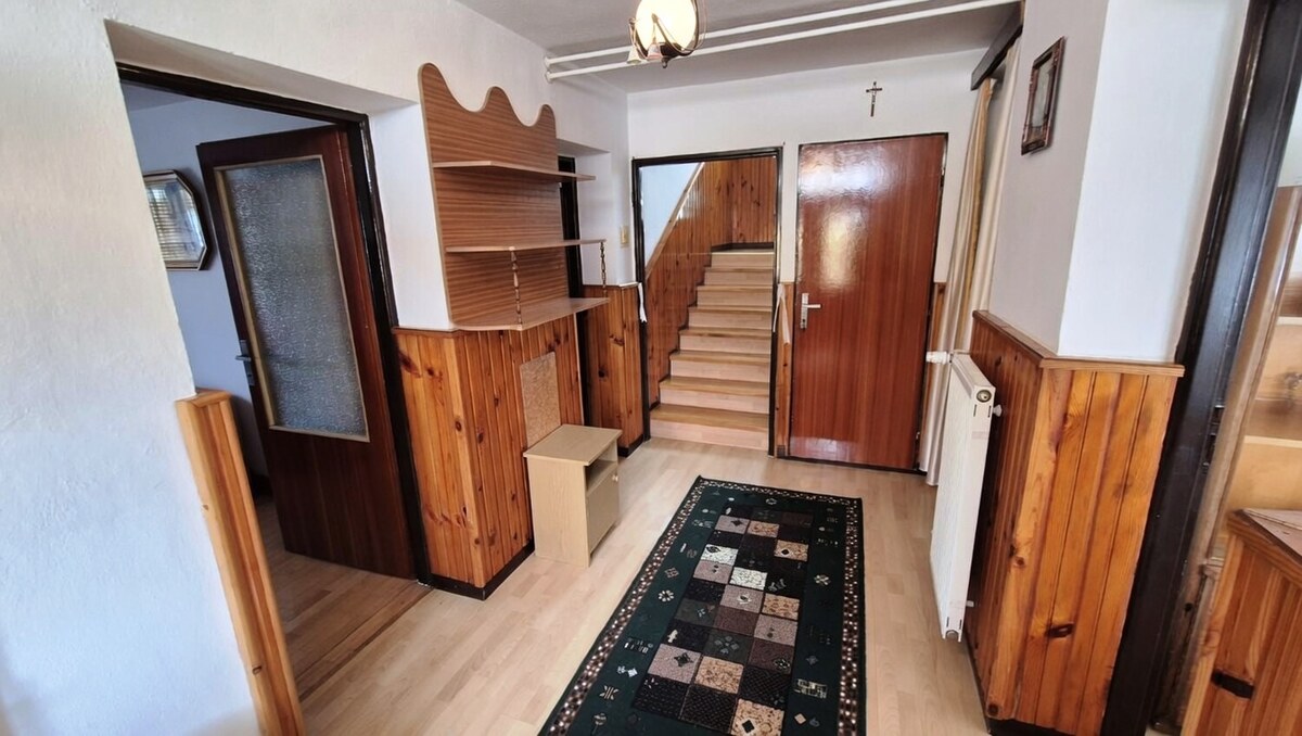 2 PODLAŽNÝ RODINNÝ DOM S PRÍSTAVBOU, 1064m2, JARABINA; — foto 4