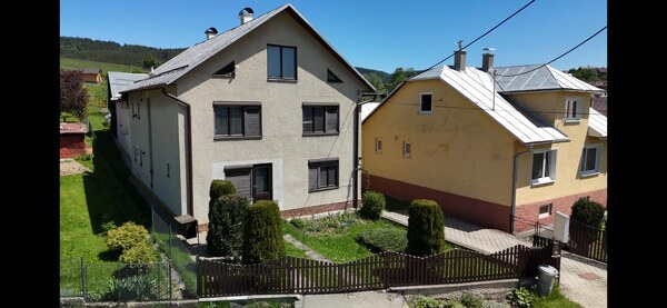 2 PODLAŽNÝ RODINNÝ DOM S PRÍSTAVBOU, 1064m2, JARABINA;