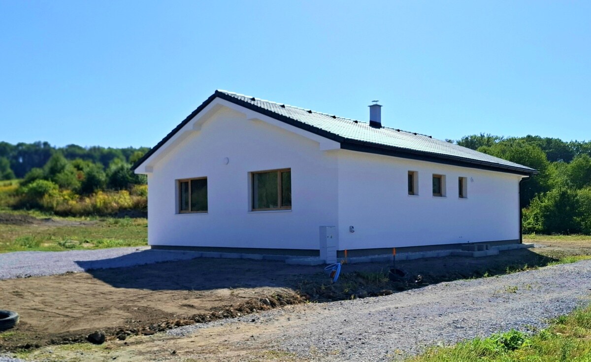 NA PREDAJ NOVÝ 4 izb. RODINNÝ DOM V obci KOKOŠOVCE pri PREŠOVE. — foto 4