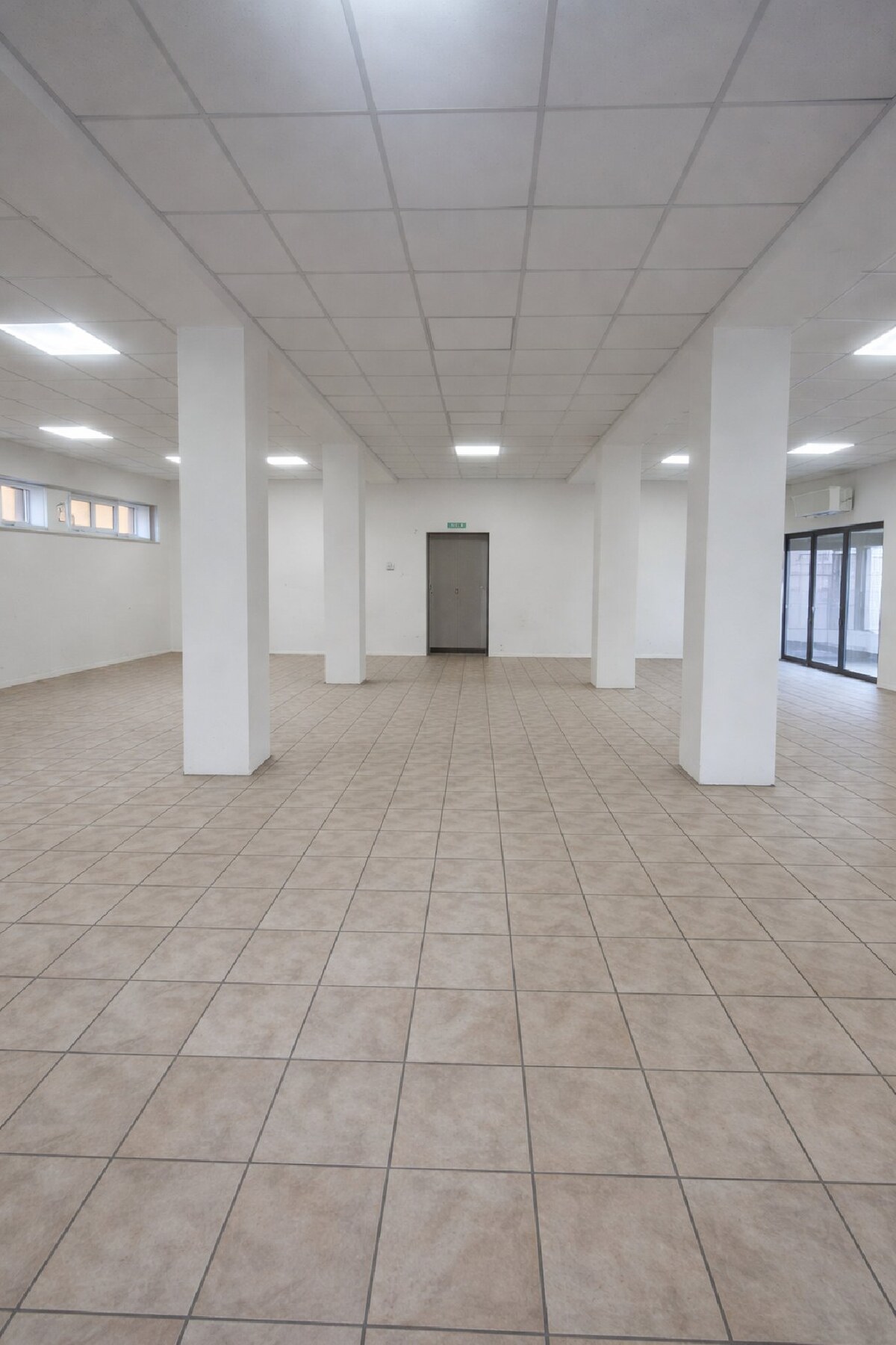 Obchodné priestory v centre mesta !! — foto 5