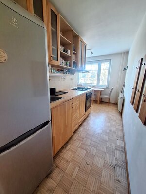 NA PRENÁJOM 2 IZBOVÝ BYT, LODŽIA, PREŠOV, SÍDLISKO III, VL. CLEMENTISA — foto 5