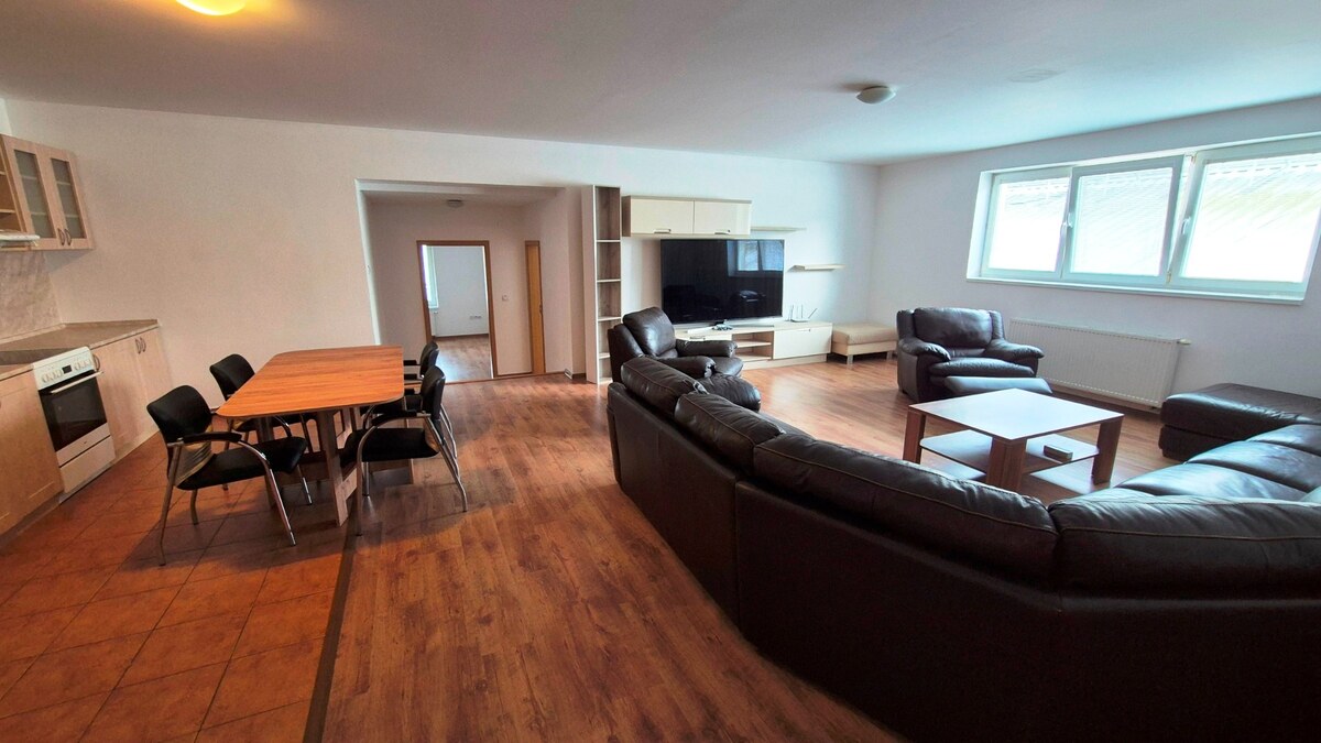NA PRENÁJOM PRIESTRANNÝ 3 IZBOVÝ BYT, 121m2, ul. LEVOČSKÁ — foto 2