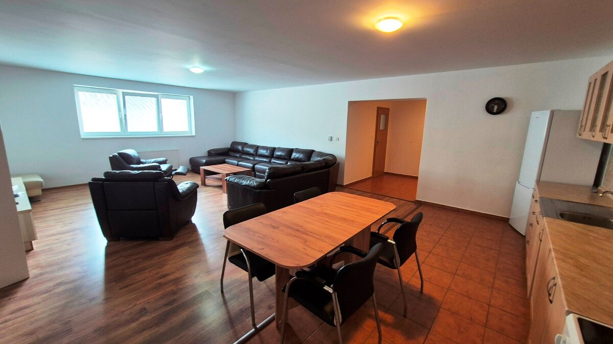 NA PRENÁJOM PRIESTRANNÝ 3 IZBOVÝ BYT, 121m2, ul. LEVOČSKÁ — foto 3