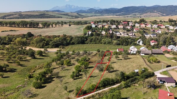 STAVEBNÝ POZEMOK 1629m2, JARABINA
