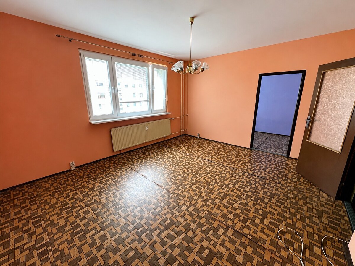 REZERVOVANÉ - 4-izbový byt, 74 m², pôvodný stav