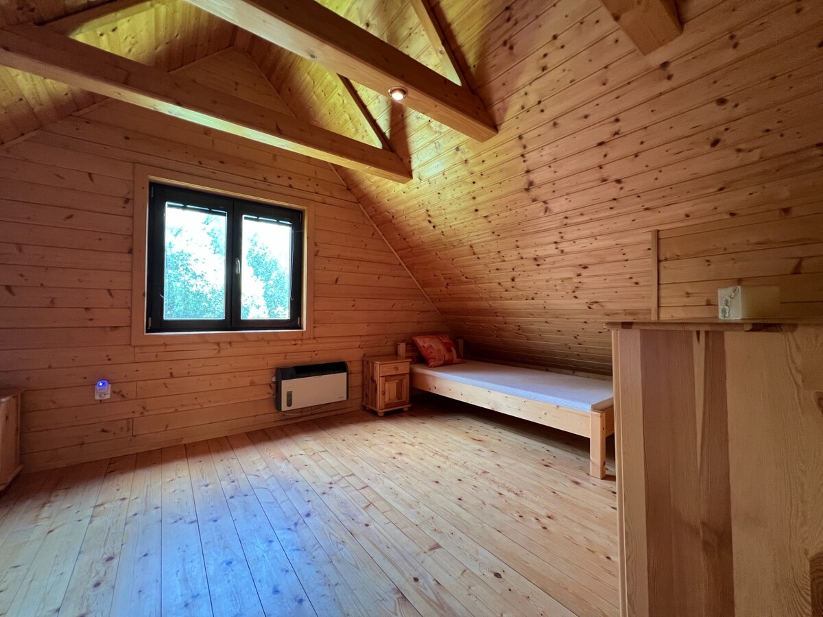 REZERVOVANÉ | Výnimočná kompletne zariadená chata v Orlove — foto 17