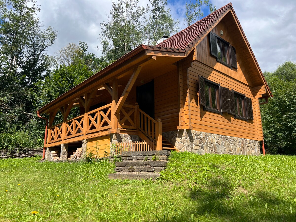 REZERVOVANÉ | Výnimočná kompletne zariadená chata v Orlove — foto 2