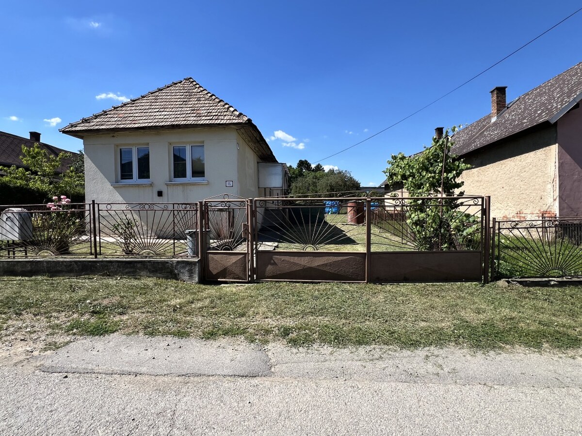 POZEMOK SO STARŠÍM RD, DRIENOV, UL. TEHELNÁ, 981 M2,