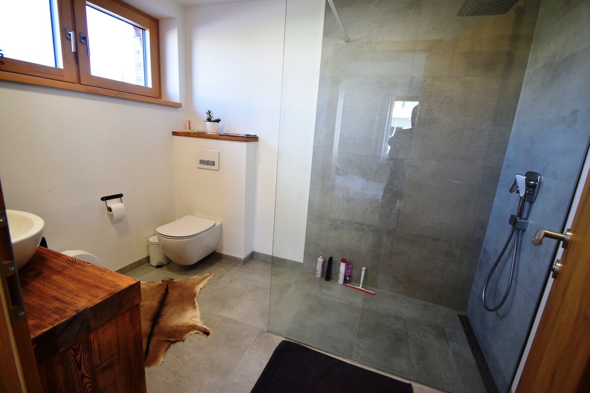 MODERNÝ 5 IZBOVÝ RODINNÝ DOM, KRÁSNY VÝHĽAD, VEĽKÁ LOMNICA; — foto 8