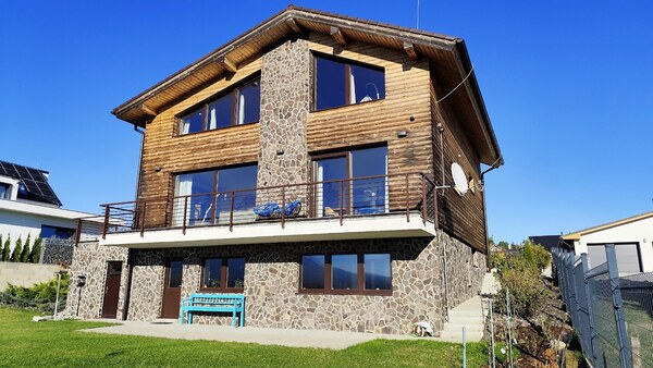 MODERNÝ 5 IZBOVÝ RODINNÝ DOM, KRÁSNY VÝHĽAD, VEĽKÁ LOMNICA;