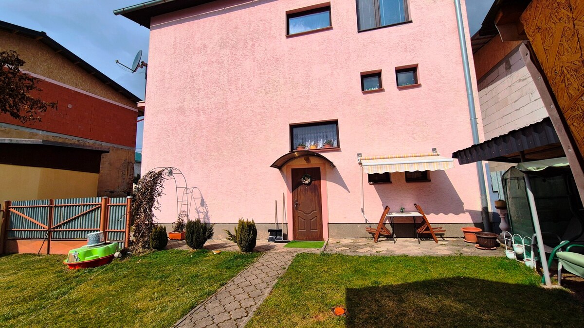 UDRŽIAVANÝ 6 IZBOVÝ RODINNÝ DOM, 1242m2, ÚDOL, — foto 17