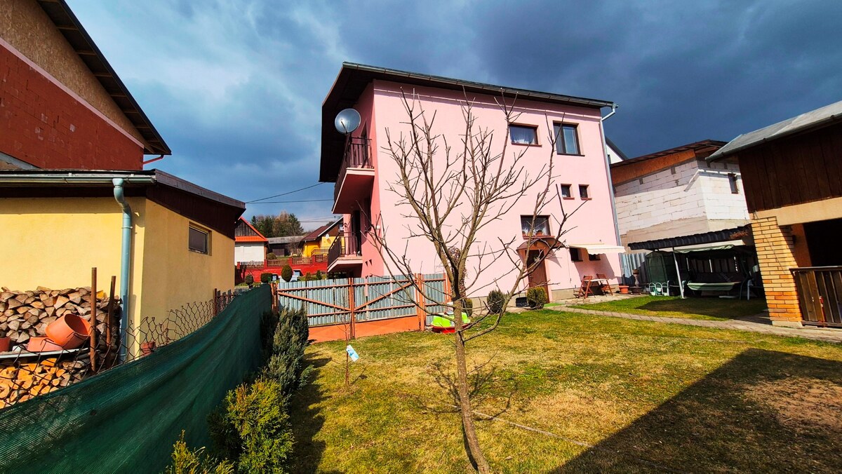 UDRŽIAVANÝ 6 IZBOVÝ RODINNÝ DOM, 1242m2, ÚDOL, — foto 20