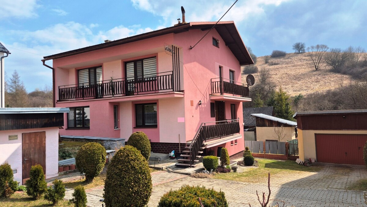 UDRŽIAVANÝ 6 IZBOVÝ RODINNÝ DOM, 1242m2, ÚDOL, — foto 3