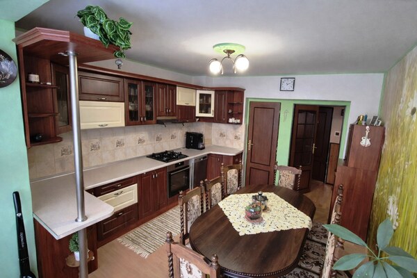 UDRŽIAVANÝ 6 IZBOVÝ RODINNÝ DOM, 1242m2, ÚDOL,