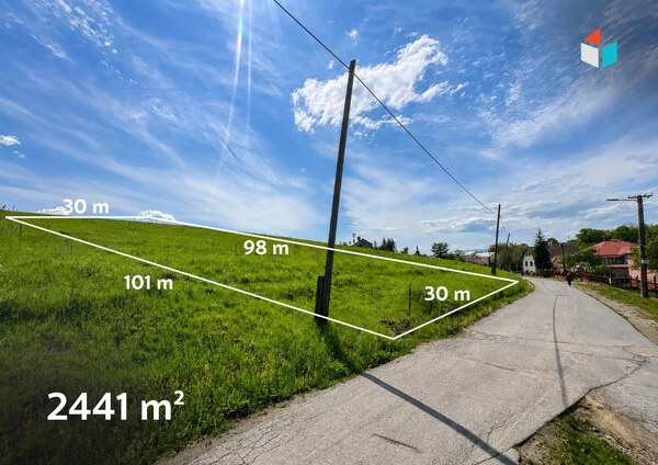 Priestranný stavebný pozemok 2 441 m² vo Finticiach