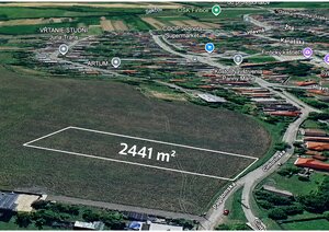 Priestranný stavebný pozemok 2 441 m² vo Finticiach — foto 7