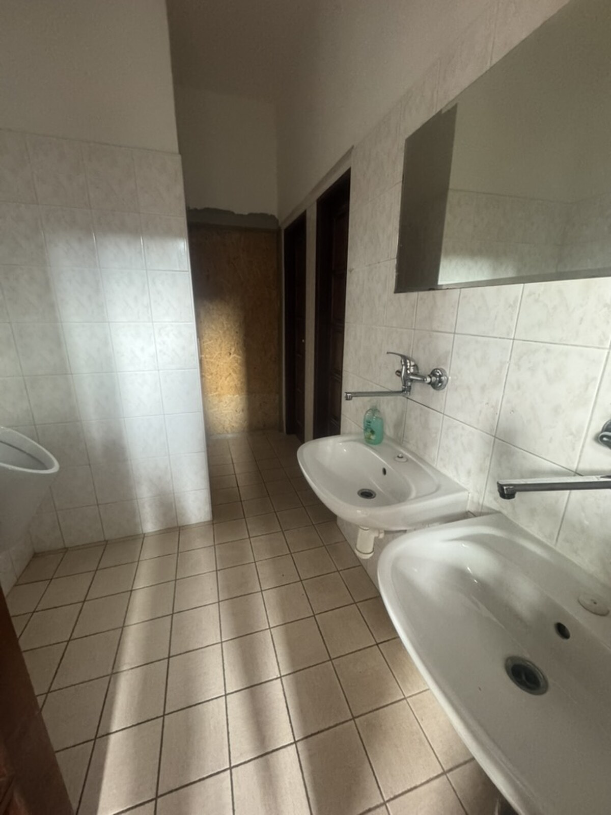 Prevádzková budova v obci Ľubotín na predaj — foto 18