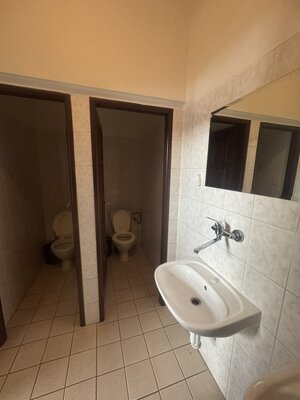 Prevádzková budova v obci Ľubotín na predaj — foto 17