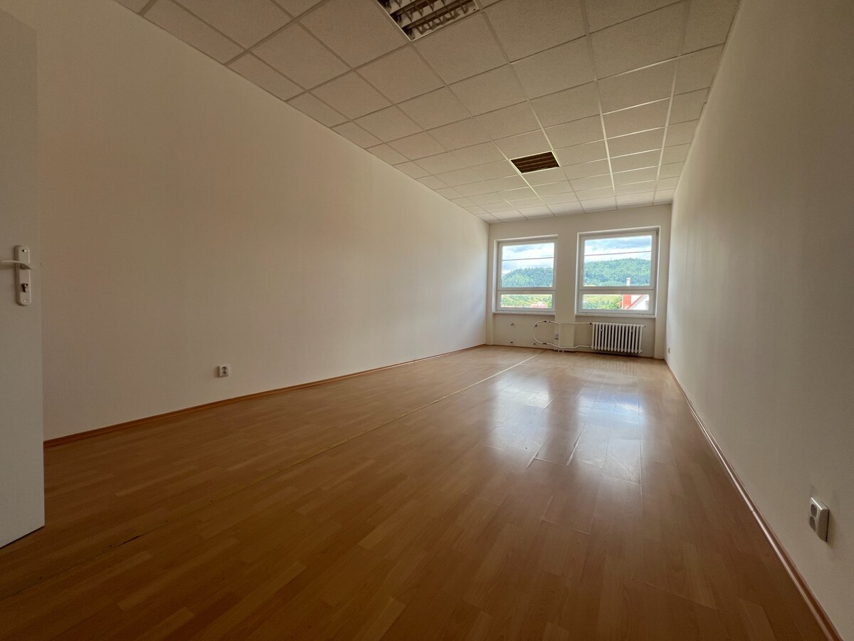 Prenájom kancelárskych priestorov – STARÁ ĽUBOVŇA – od 107,50 €/mes. — foto 2