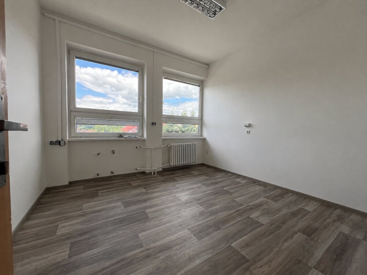 Prenájom kancelárskych priestorov – STARÁ ĽUBOVŇA – od 107,50 €/mes. — foto 7