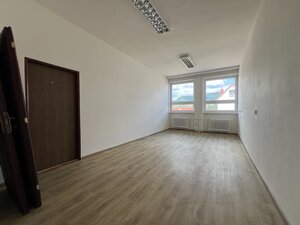 Prenájom kancelárskych priestorov – STARÁ ĽUBOVŇA – od 107,50 €/mes. — foto 10