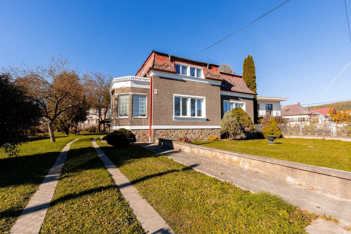ŠARMANTNÁ VILA S VEĽKORYSÝM POZEMKOM 1418m2, VEĽKÝ ŠARIŠ — foto 4