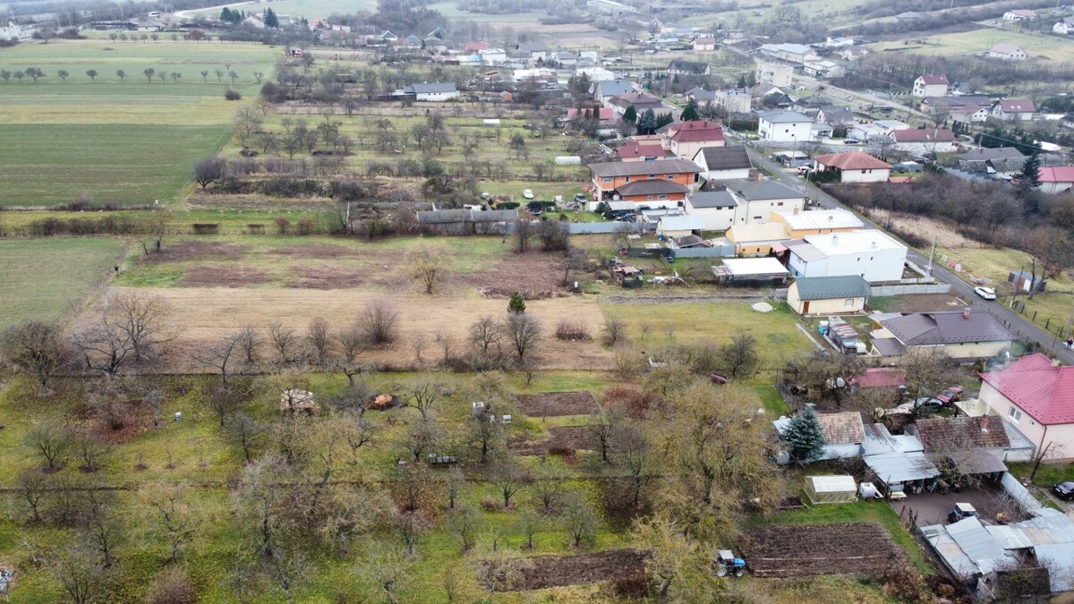 Priestranný stavebný pozemok v obci Kalša, okres Košice-okolie — foto 4