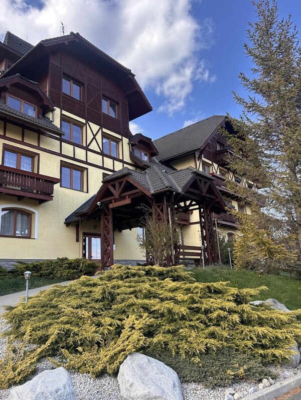 Štýlový 2-izbový apartmán s výhľadom na Tatry vo Veľkej Lomnici