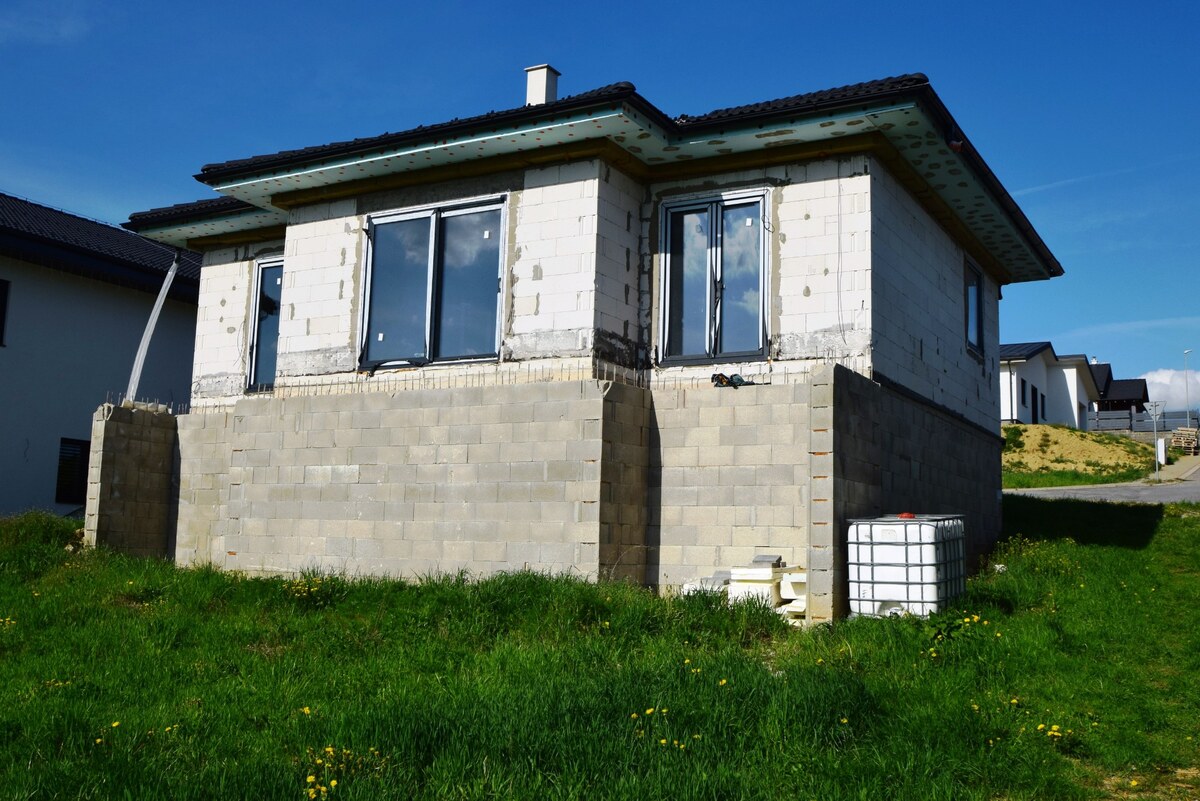 ROZOSTAVANÝ 4 IZBOVÝ RODINNÝ DOM, ŠIBENIČNÁ HORA — foto 5