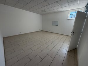 Priestor blízko námestia Topoľčany / PRENAJOM — foto 3