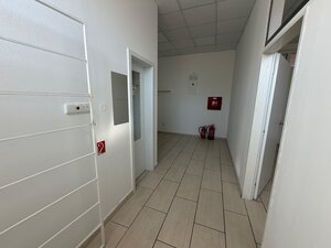 Priestor blízko námestia Topoľčany / PRENAJOM — foto 5