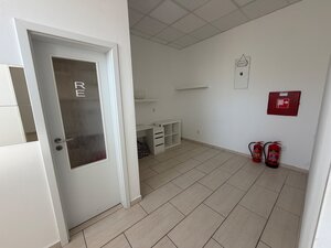Priestor blízko námestia Topoľčany / PRENAJOM — foto 8