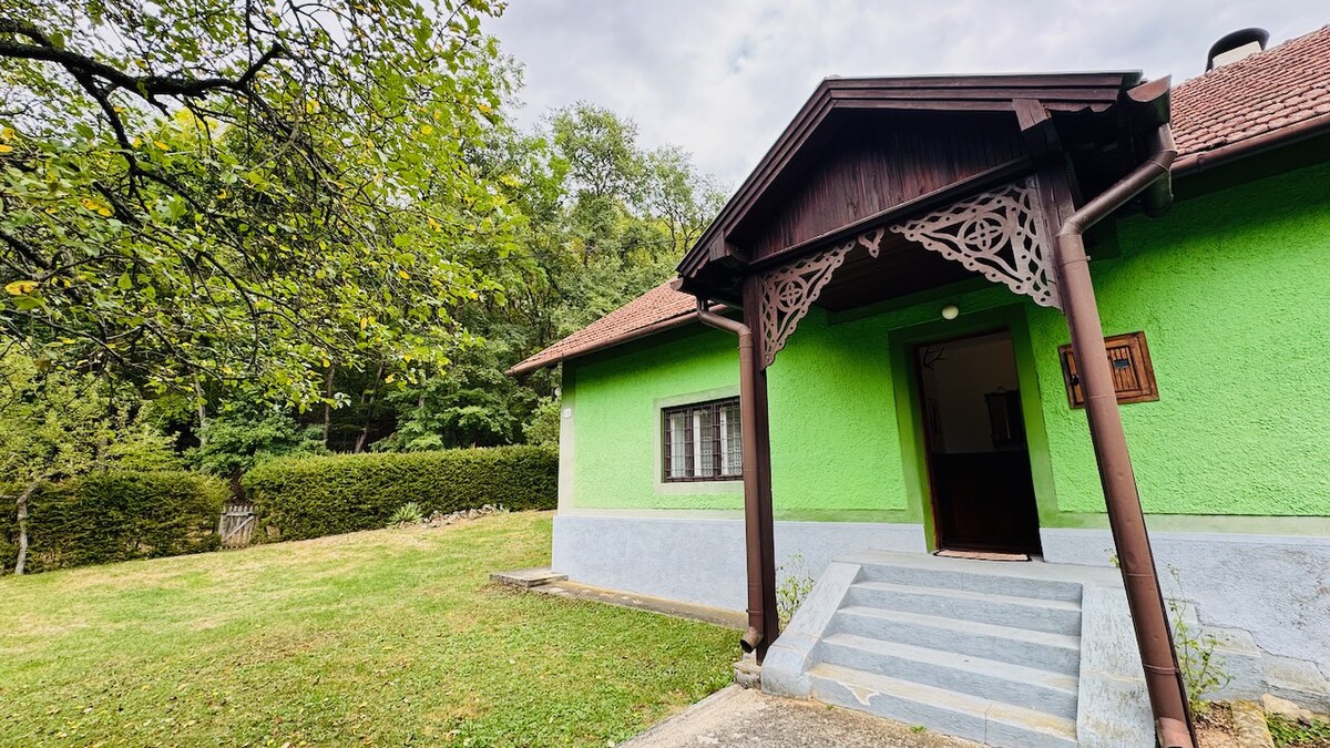 Na predaj rodinný dom (chalupa) V. Uherce v lese – pozemok 2974 m2 — foto 12