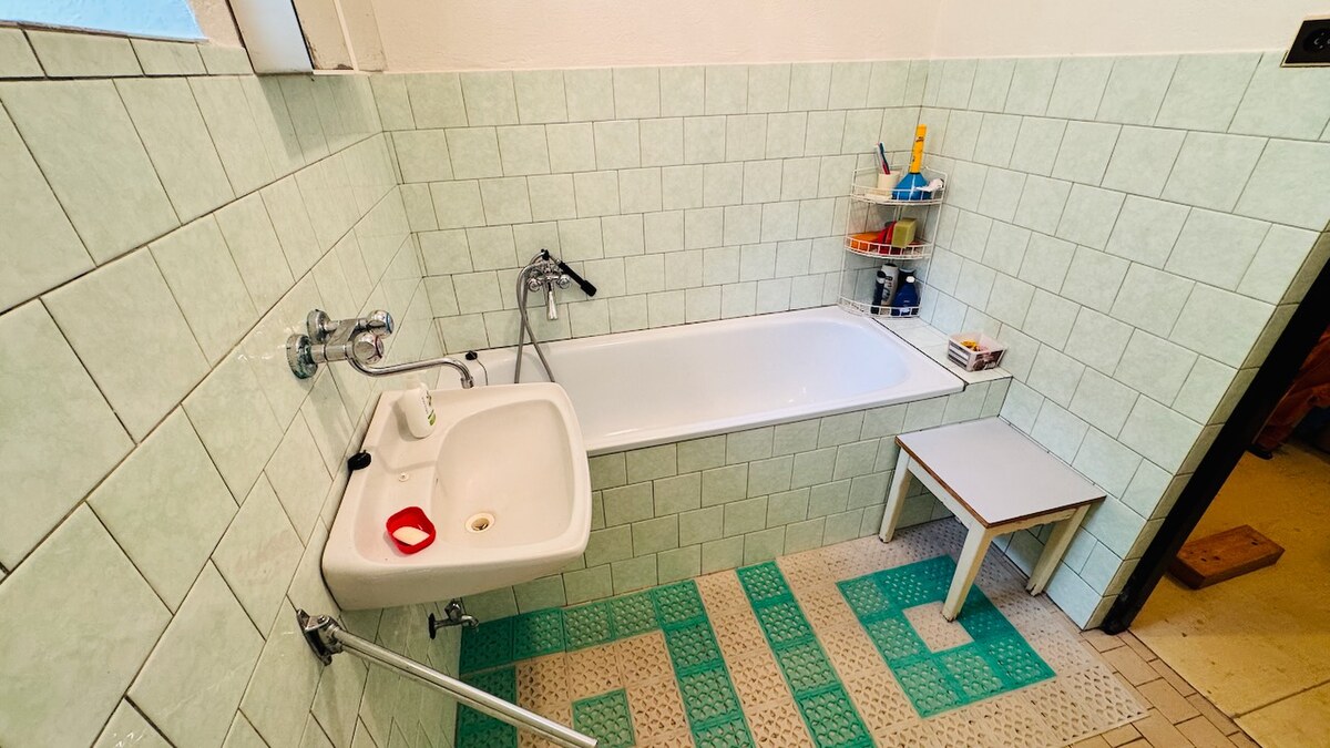 Na predaj rodinný dom (chalupa) V. Uherce v lese – pozemok 2974 m2 — foto 26