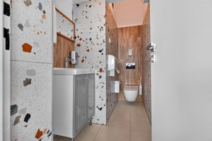 Obchodné  priestory námestie  2x600 m2 Topoľčany — foto 11