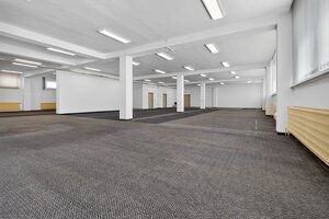 Obchodné  priestory námestie  2x600 m2 Topoľčany — foto 2