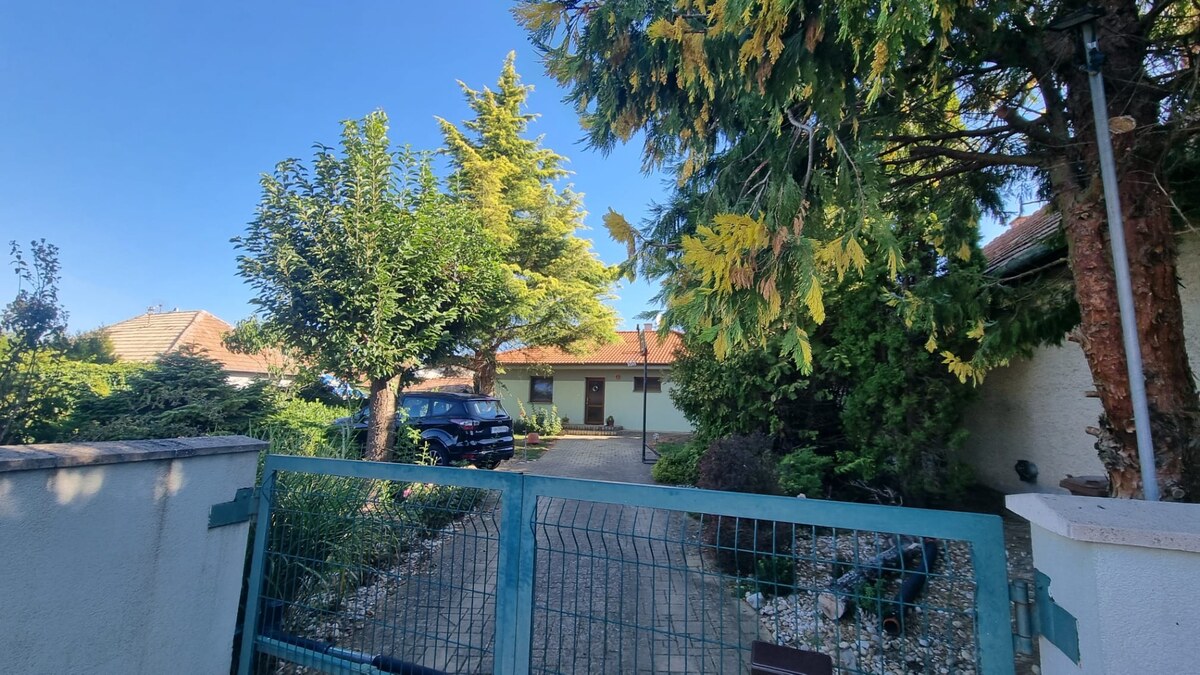 RD Svätoplukovo,  10 á. pozemkom REZERVÁCIA — foto 2