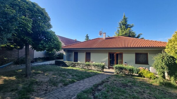 RD Svätoplukovo,  10 á. pozemkom REZERVÁCIA