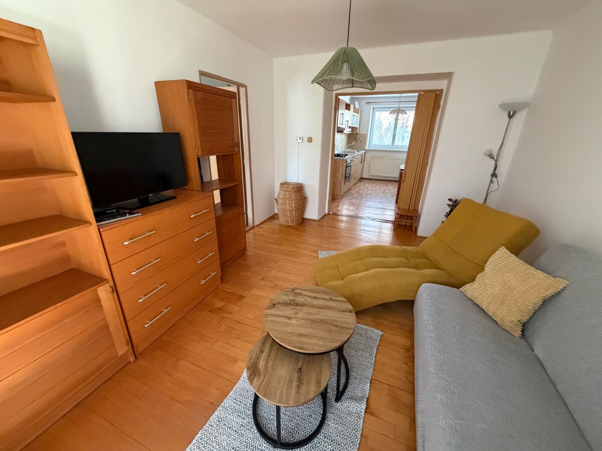 2 izbový byt s balkónom a garážou Továrniky — foto 2