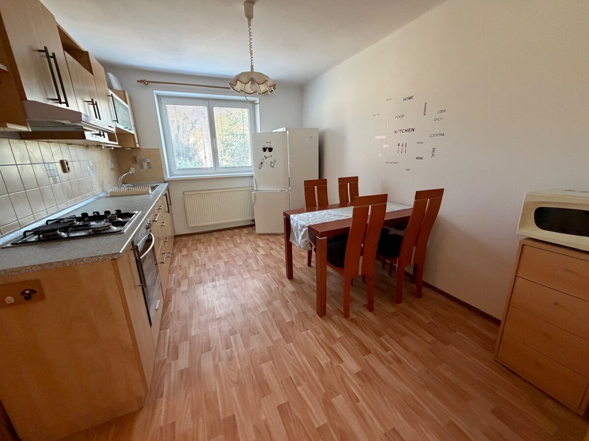 2 izbový byt s balkónom a garážou Továrniky — foto 5