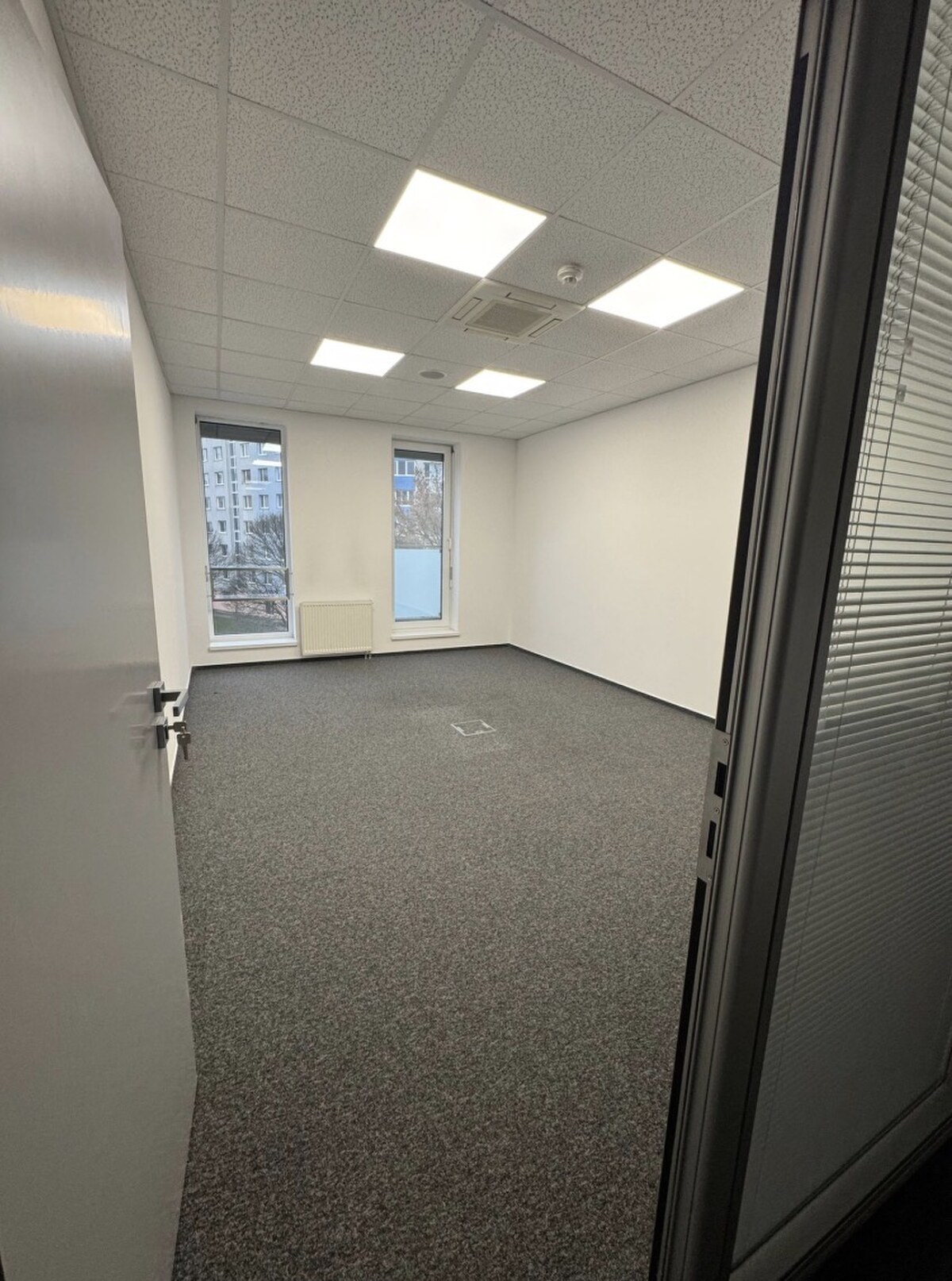 Moderné kancelárie 25 m2, Central FIVE, Petržalka