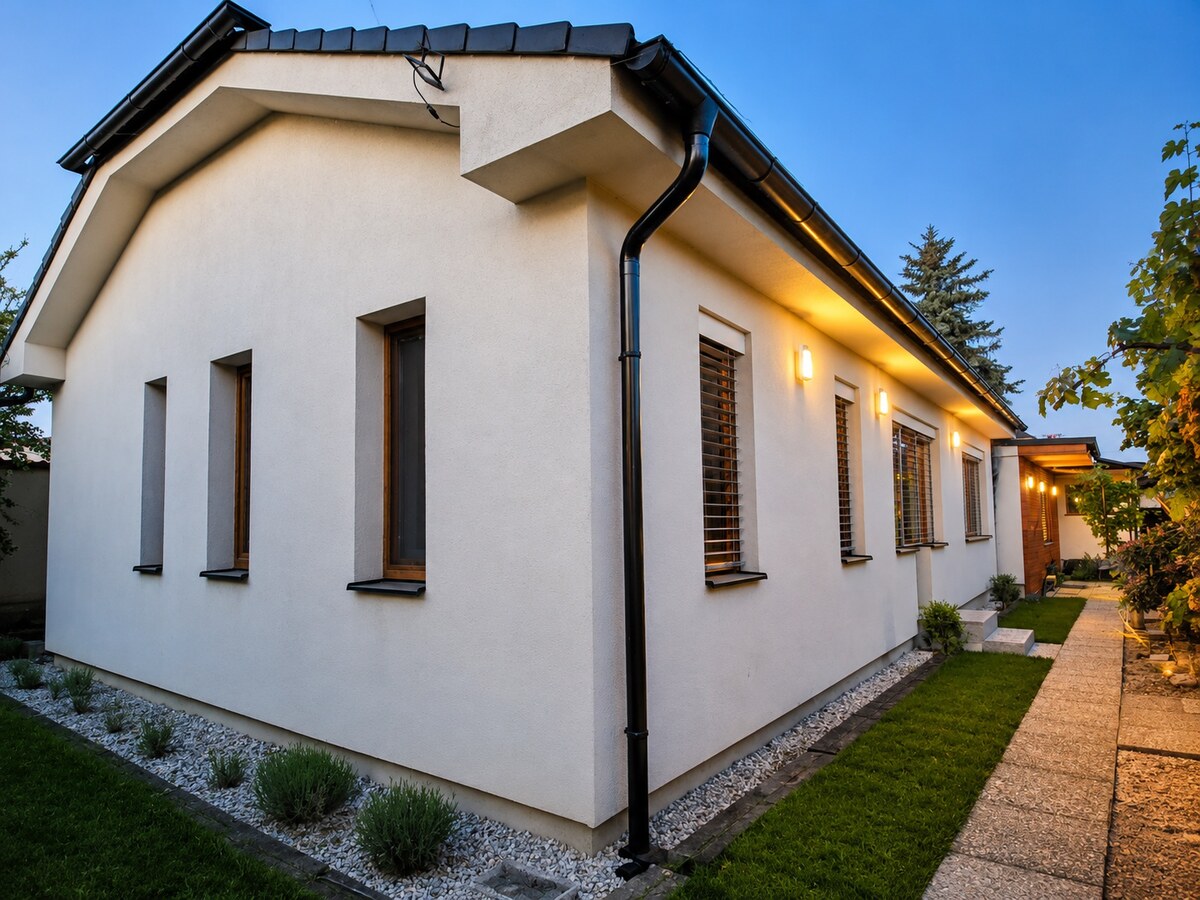 5-izbový rodinný dom s bazénom a pozemkom pri Nitre – 1655 m²
